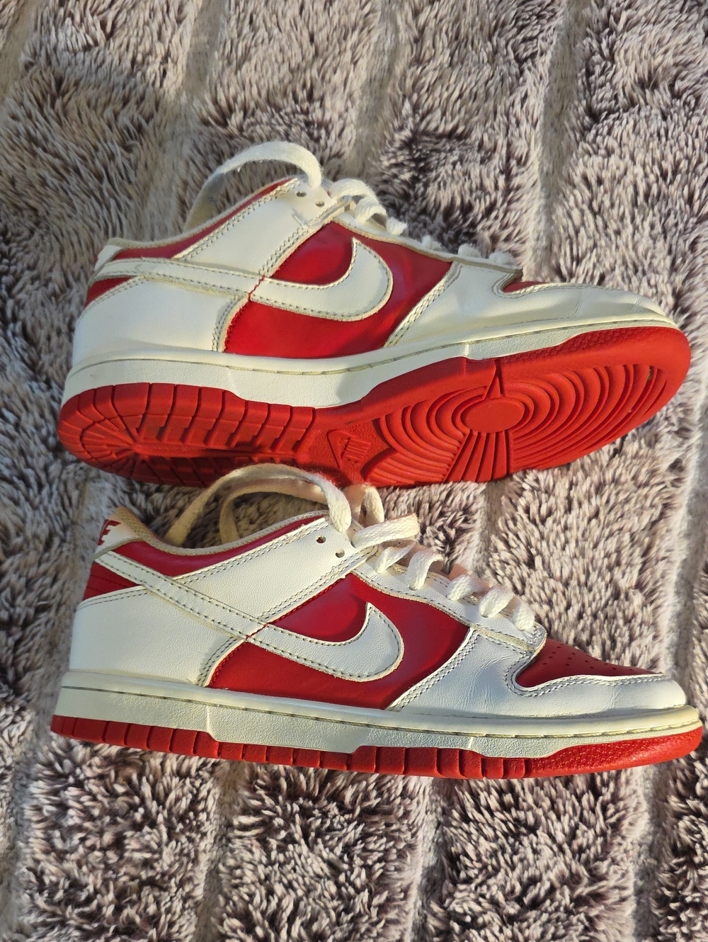 Nike Kids White and Red Low-Top Sneakers